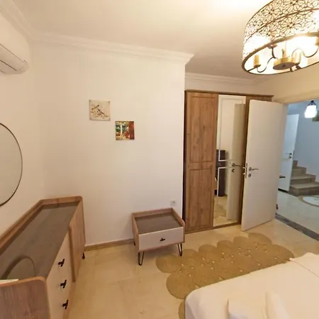 Castello ヴィラ マルマリス