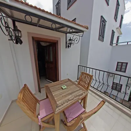 Castello ヴィラ マルマリス